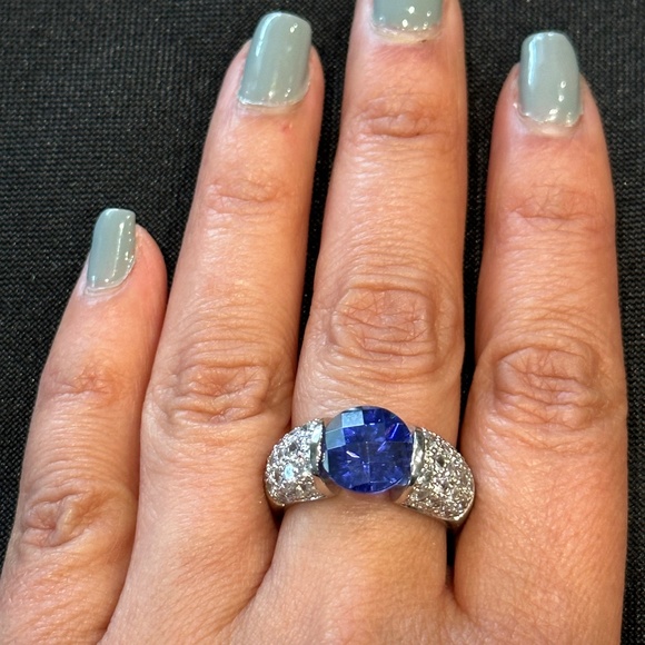 Blue & White Cubic Zirconia - Picture 2 of 6